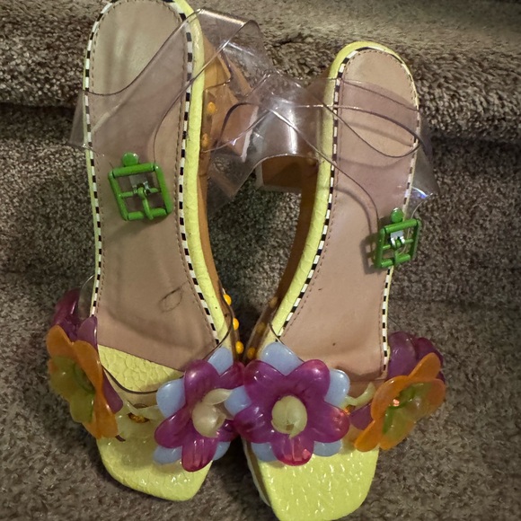 Betsey Johnson Sandals Size 7 - Picture 2 of 5
